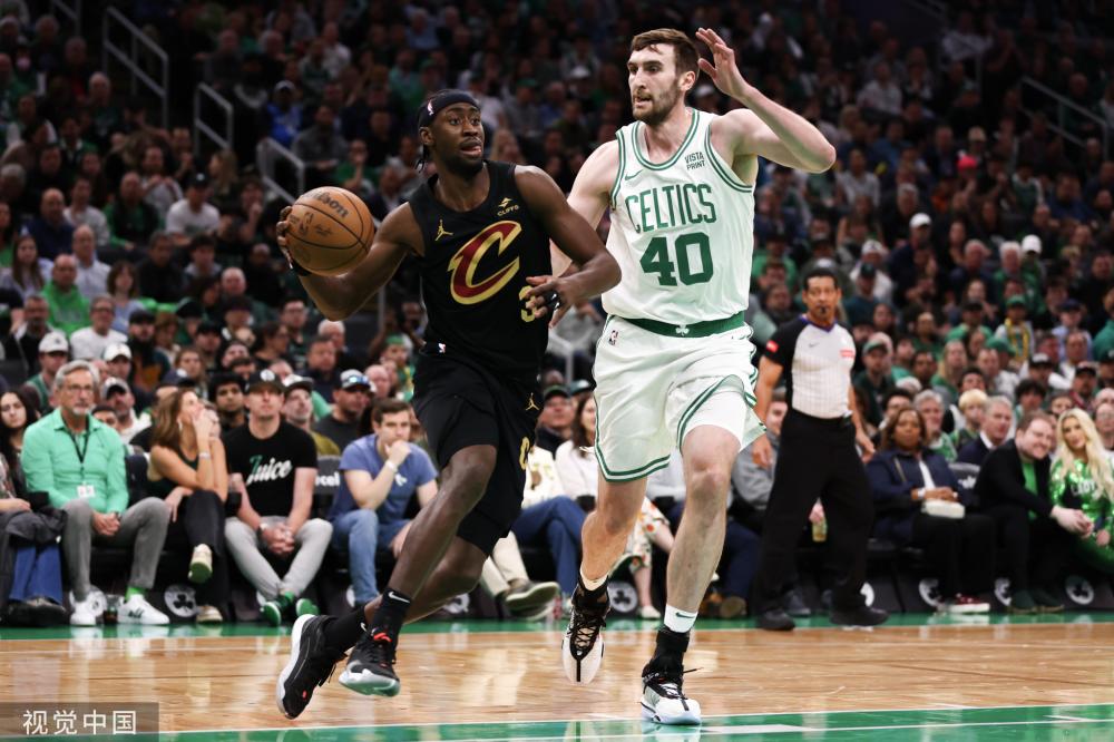 纪念深圳经济特区建立45周年，深圳新鹏城推出特别球衣与围巾