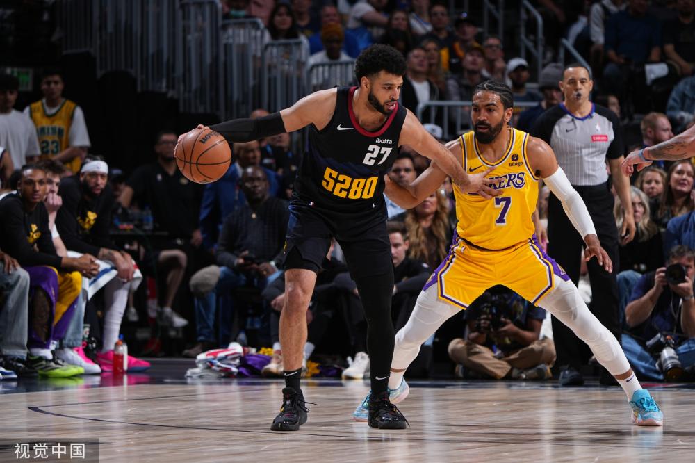 记者：后卫亨里希斯缺席了德国队本次集训的第一次合练